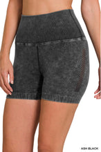 Load image into Gallery viewer, High waist Stone wash Shorts
